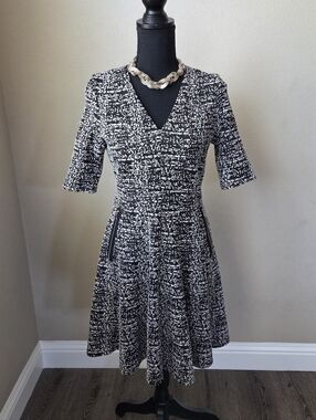 Julian Taylor New York Black White Half Sleeve Flowy Dress Size 6